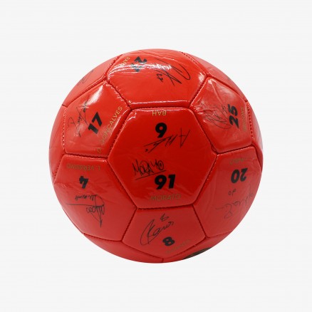 Autographed SL Benfica ball