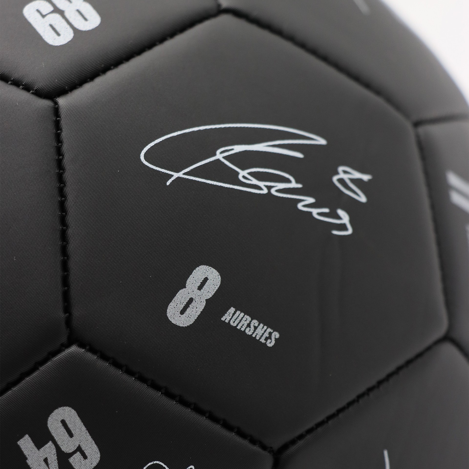 Autographed SL Benfica ball
