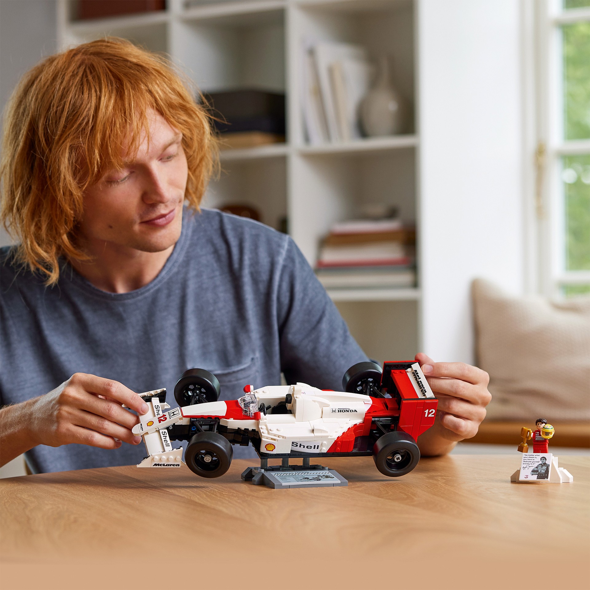 LEGO 10330 - McLaren MP4/4 and Ayrton Senna