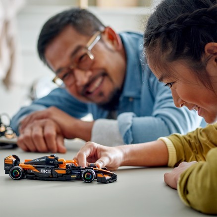 LEGO 77251 - McLaren F1� Team MCL38 Race Car